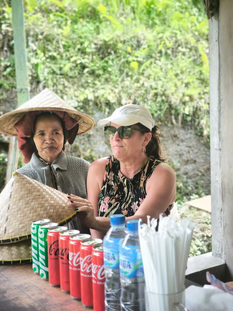 nenek + lokal